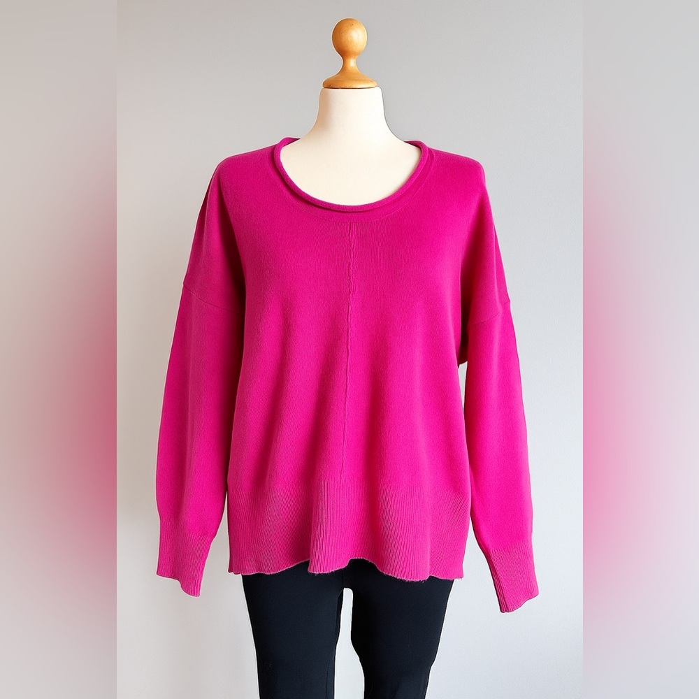 BOGO 🎉 French Connection Vibrant Fuchsia Pink Sweater